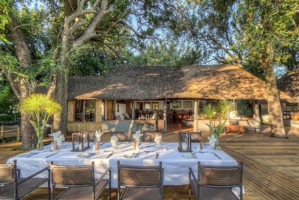 Xugana Island Lodge Outdoor Dining