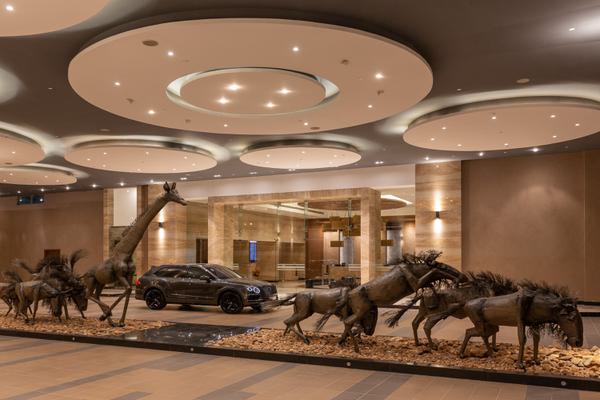 Emara Ole Sereni entrance wildlife statues