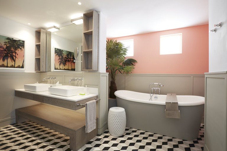 Lux Grand Gaube deluxe room bathroom
