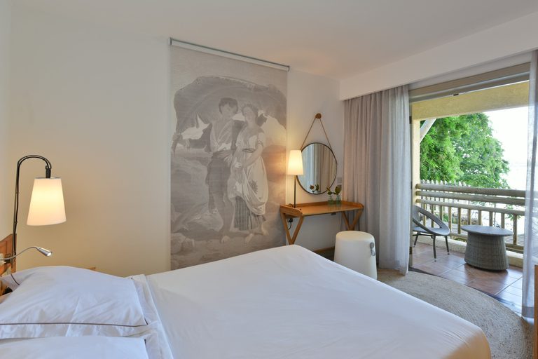Veranda Paul Virgine Comfort Room