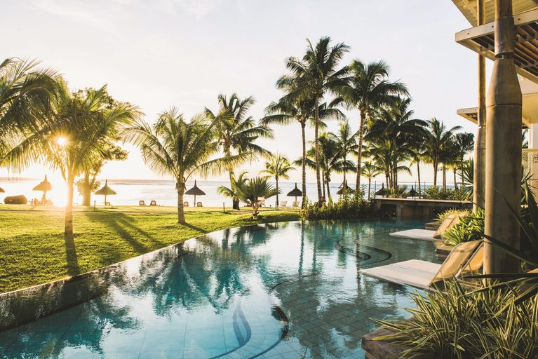 Victoria Beachcomber pool and sea view