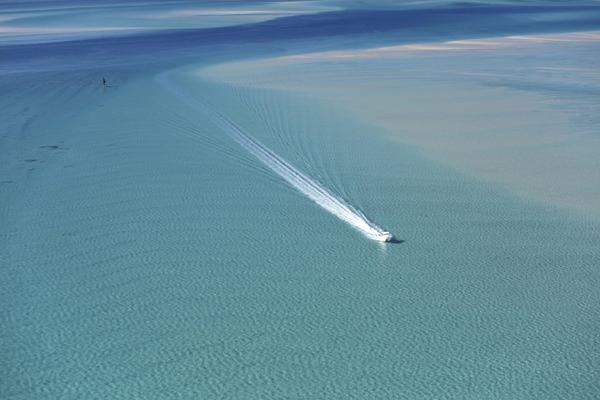 Azura Benguerra speedboat in turquoise sea