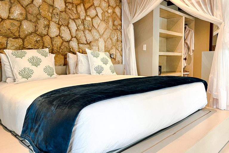 Bahia Mar Luxury Beach Suite bedroom