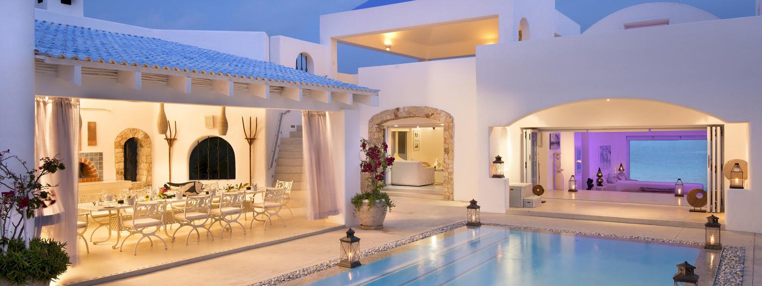 Santorini Main Courtyard