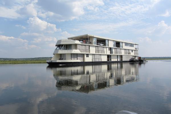 Zambezi Queen Exterior