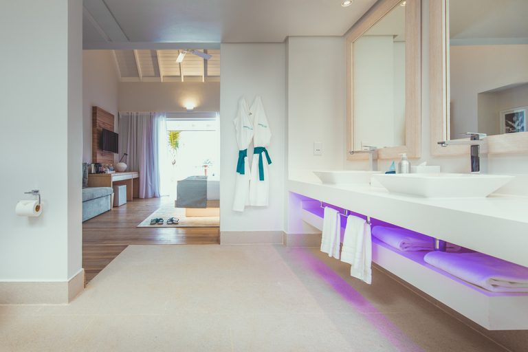 Carana Beach Chalet Bathroom