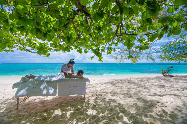 Denis WELLNESS massage under tree