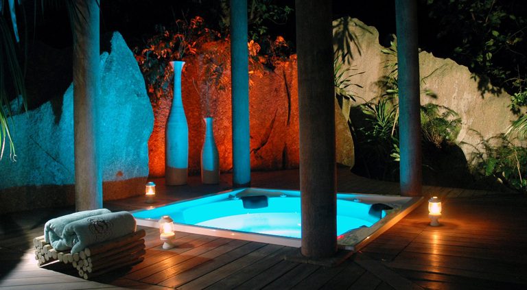 Le Domaine de L Orangerie Villa de Charme jacuzzi