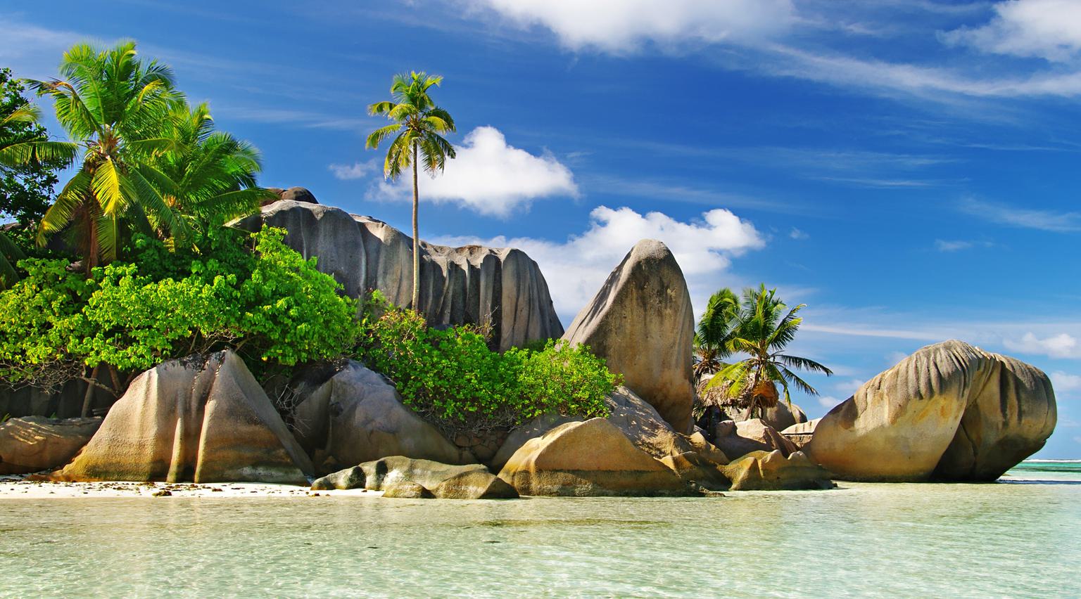 La digue Beach Rocks SS