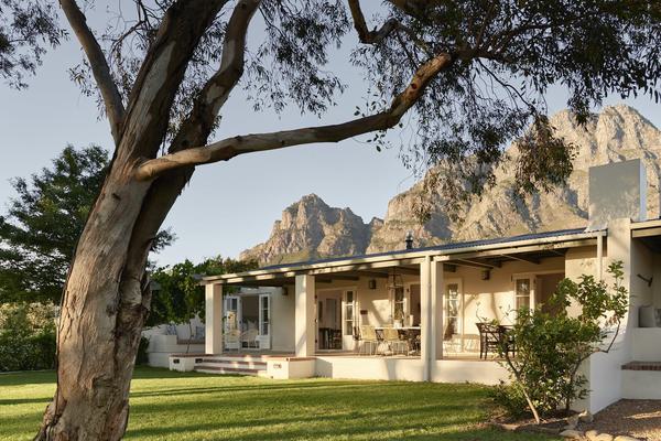 Boschendal Orchard Cottages with mountain backdrop