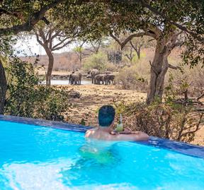 Tuningi Lodge Exterior Pool Deck
