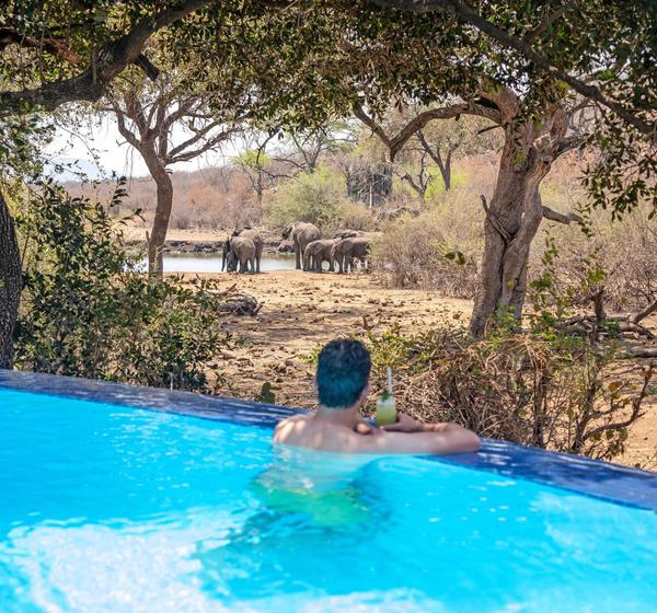 Tuningi Lodge Exterior Pool Deck
