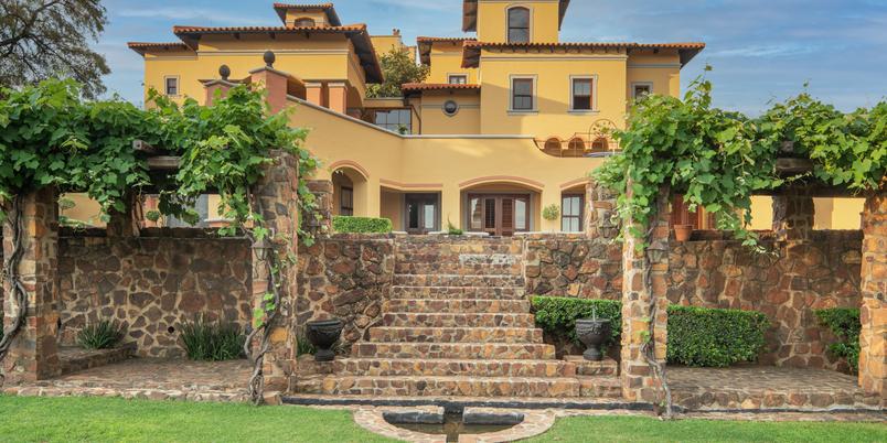 Castello Di Monte Exterior