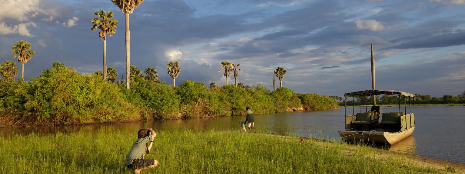 Nyerere boat and photographer