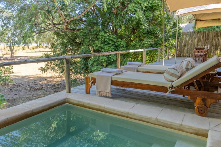 Anabezi Camp tent plunge pool