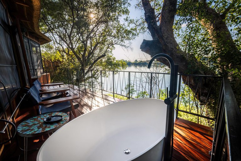 Chundukwa River Lodge Bathtub with a View
