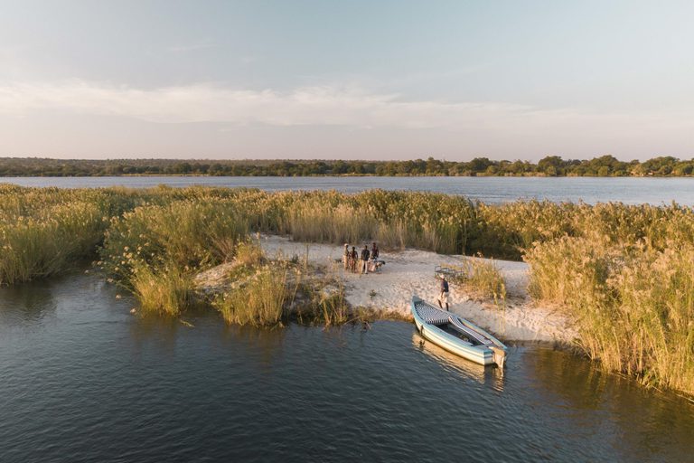 Tongabezi sandbar boat trip