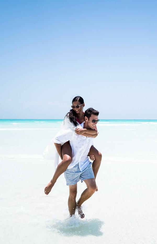 Beach Couple piggyback card