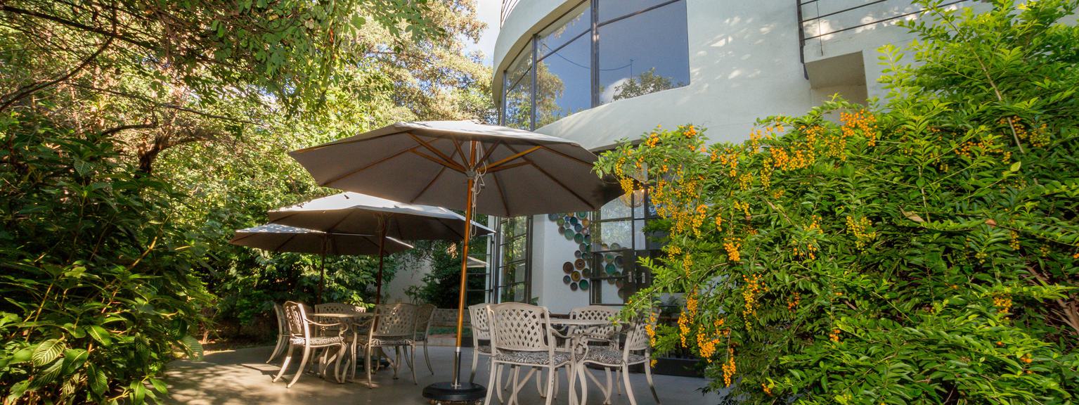 528 Victoria Falls Outdoor Dining