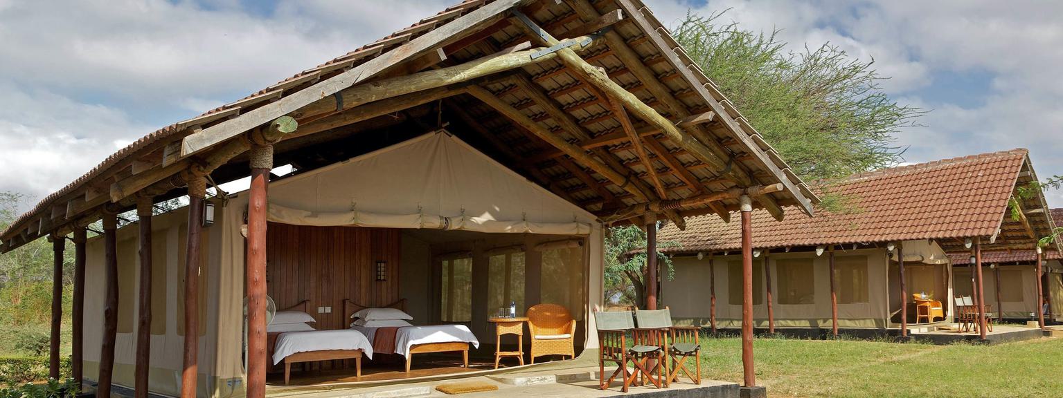 Ashnil Aruba Lodge Tent Exterior