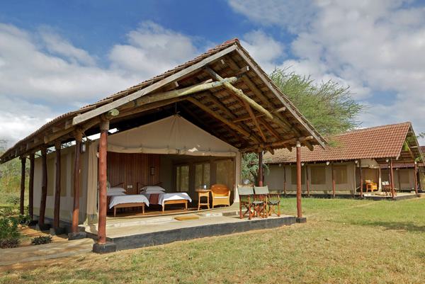 Ashnil Aruba Lodge Tent Exterior