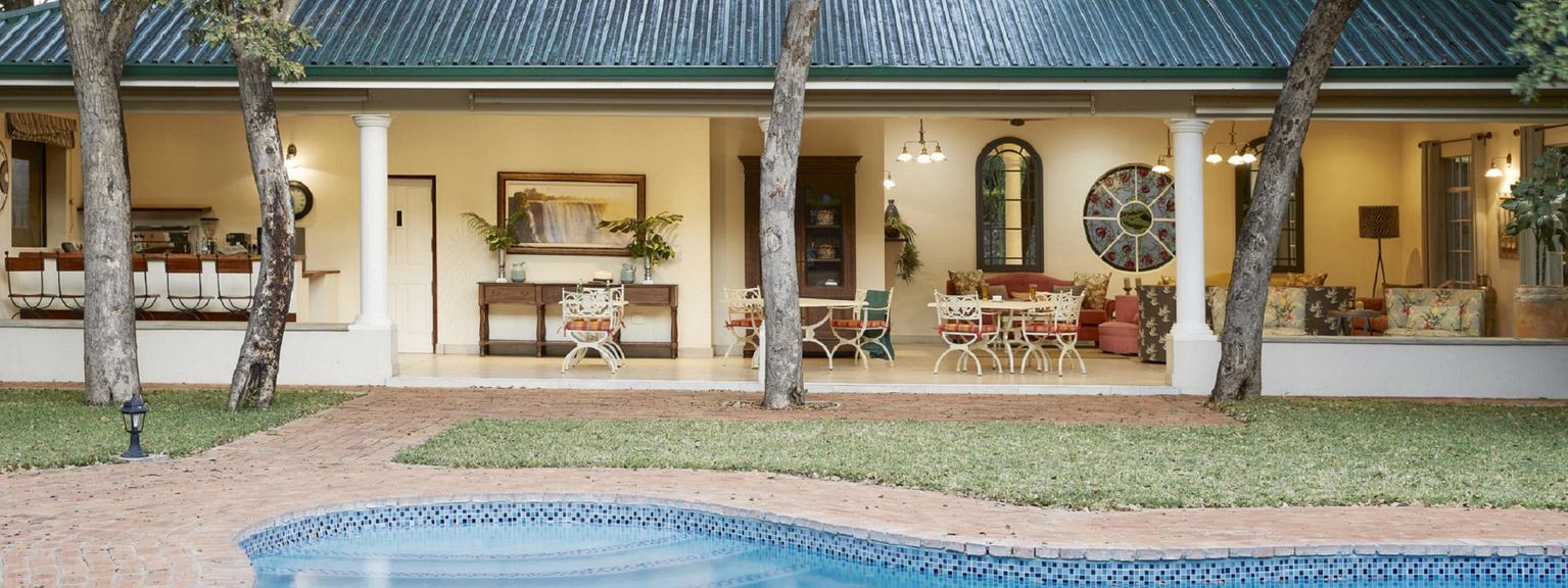 Batonka Guest Lodge Flame Lily Wing Pool