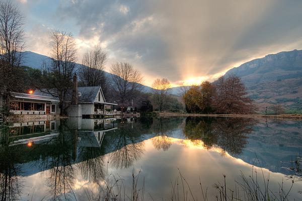 Cleopatra Mountain Farmhouse Lake and Exterior