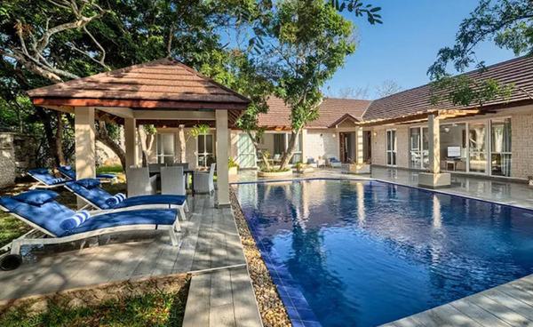 Leopard Beach Resort Pool and Loungers