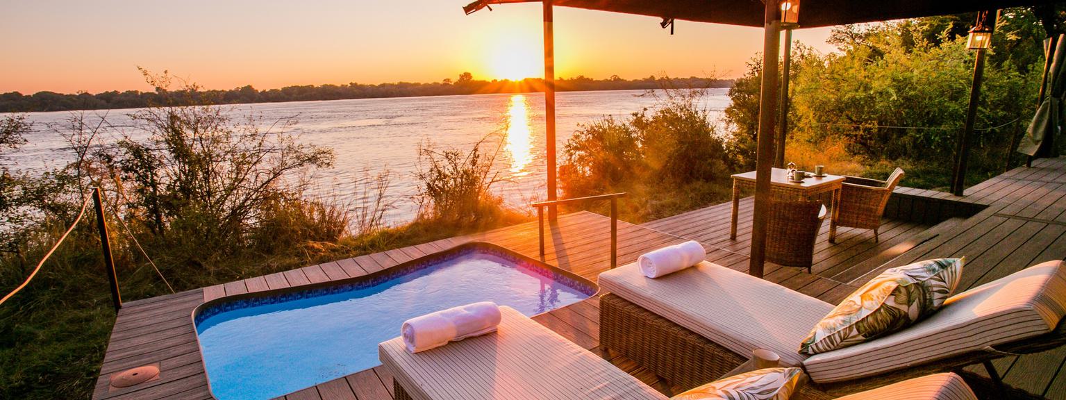 Old Drift Lodge Exterior with Loungers